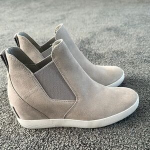 Sorel Gray Ankle Boots with Suede Finish